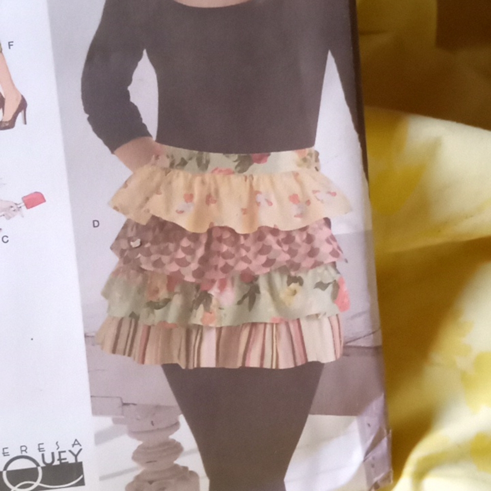 Aprons patterns, new pattern, by Simplicity - Picture 2 of 2
